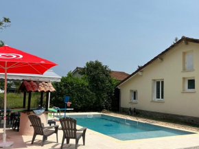 Jolie Villa indépendante climatisée 3 chambres tout confort 6 couchages, piscine chauffée 4 X 8 disponible de Mai à fin Septembre, Jacuzzi 4 places, boulodrome éclairé, ping-pong, wifi, proche commerc